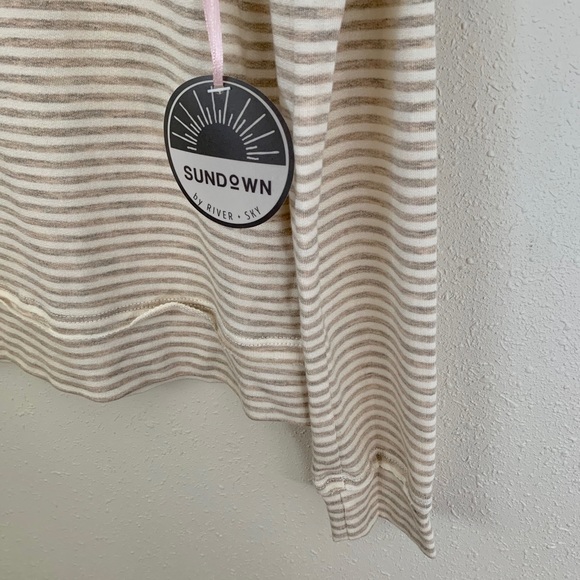 River + Sky Cozy “Weekend” Lounge Top - Picture 4 of 6